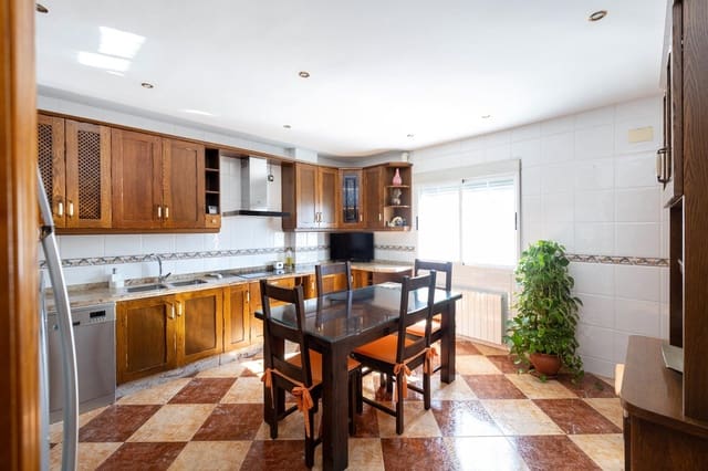 3 soveværelse Rækkehus til salg i Huétor Vega med garage - € 329.000 (Ref: 8836899)