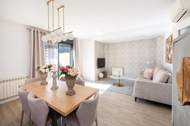 4 soveværelse Villa til salg i Carretera de la Sierra, Granada by med garage - € 484.000 (Ref: 8839149)