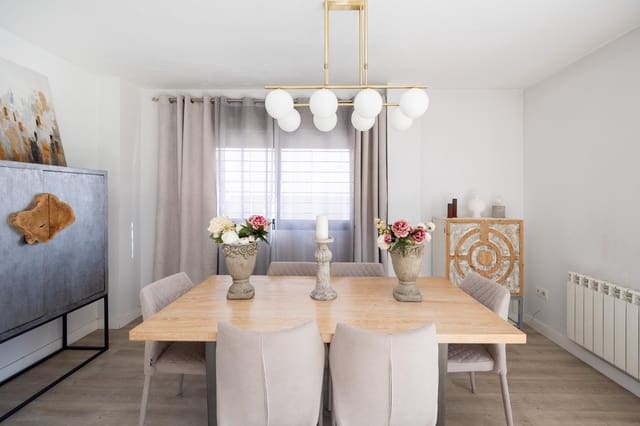 4 soveværelse Villa til salg i Carretera de la Sierra, Granada by med garage - € 484.000 (Ref: 8839149)