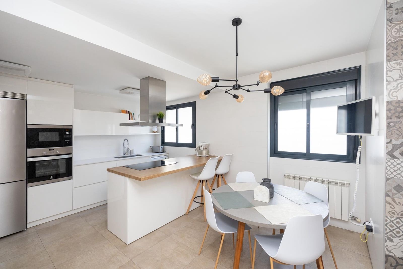 4 soveværelse Villa til salg i Granada by med garage - € 484.000 (Ref: 8839149)