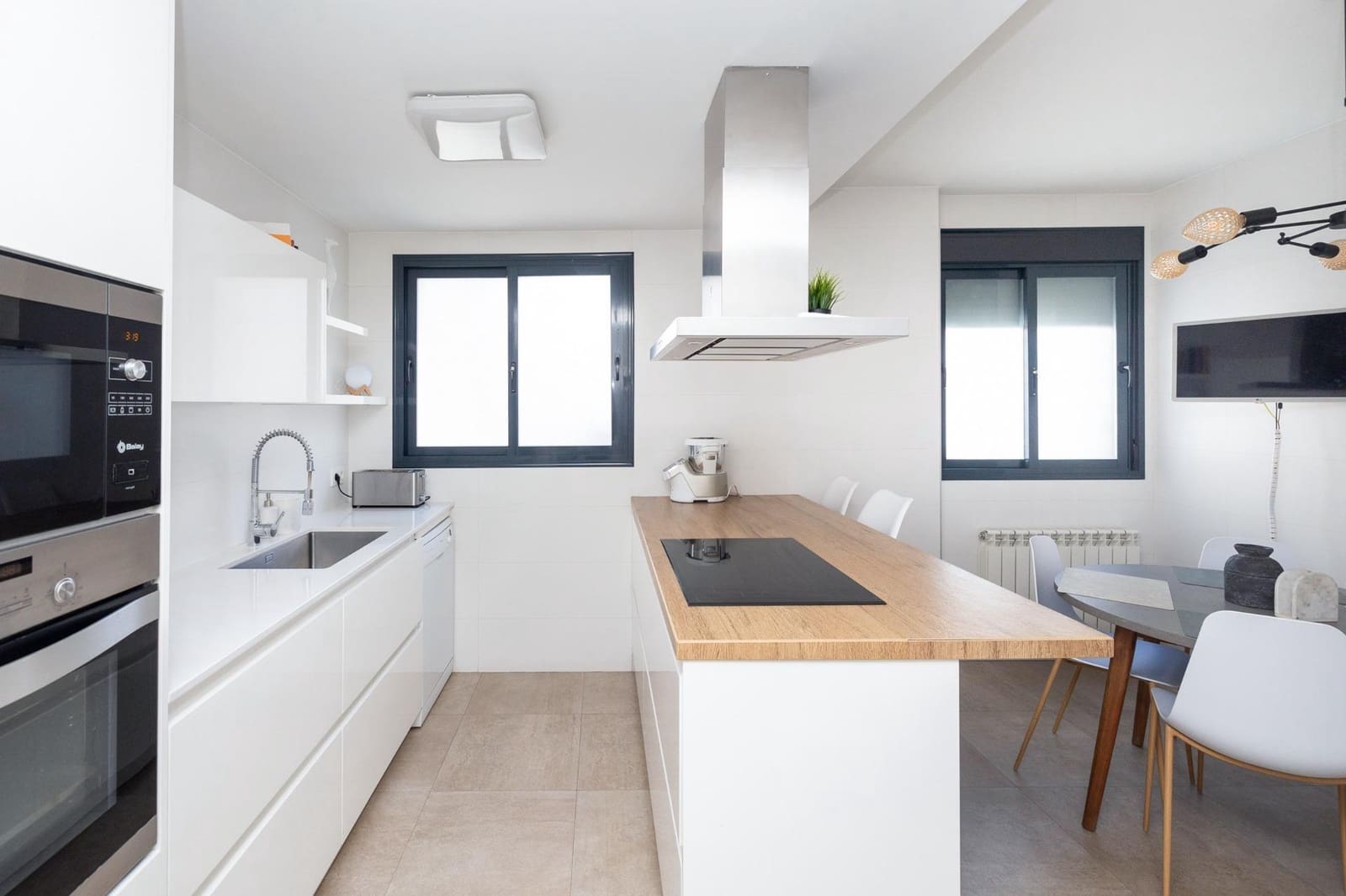 4 soveværelse Villa til salg i Granada by med garage - € 484.000 (Ref: 8839149)