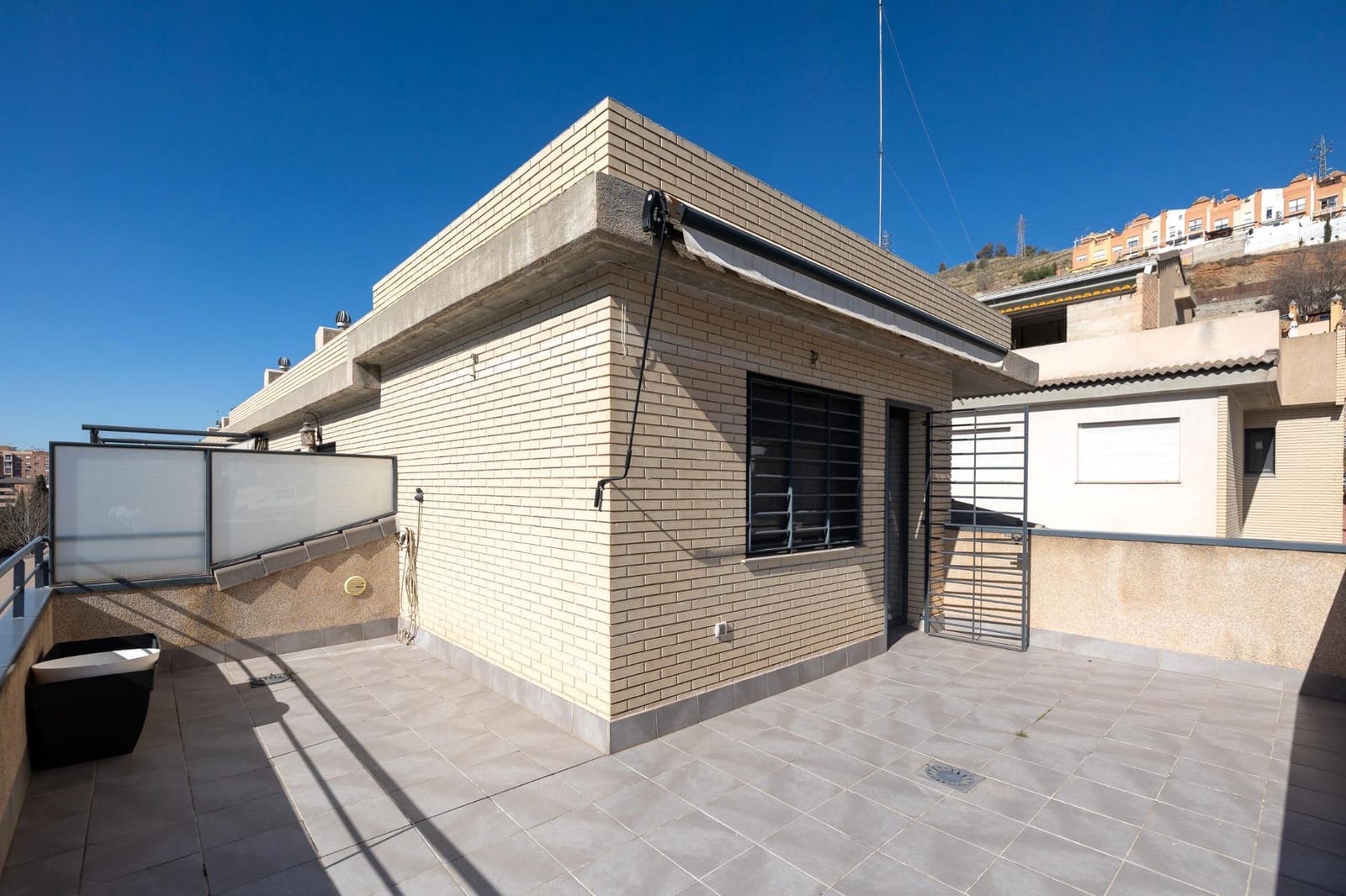 4 soveværelse Villa til salg i Granada by med garage - € 484.000 (Ref: 8839149)