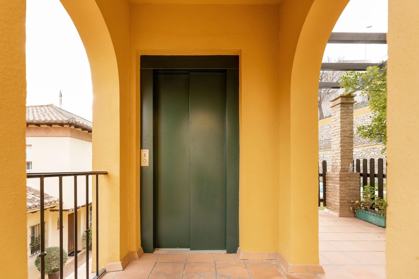 4 soveværelse Rækkehus til salg i Granada by med swimmingpool garage - € 475.000 (Ref: 8857423)