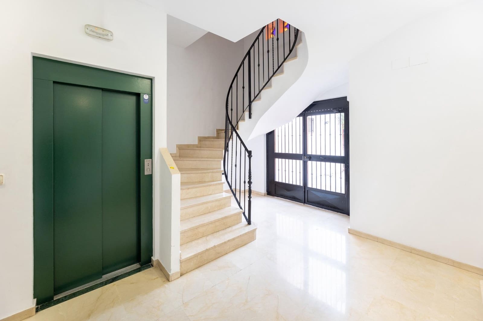 4 soveværelse Rækkehus til salg i Granada by med swimmingpool garage - € 475.000 (Ref: 8857423)