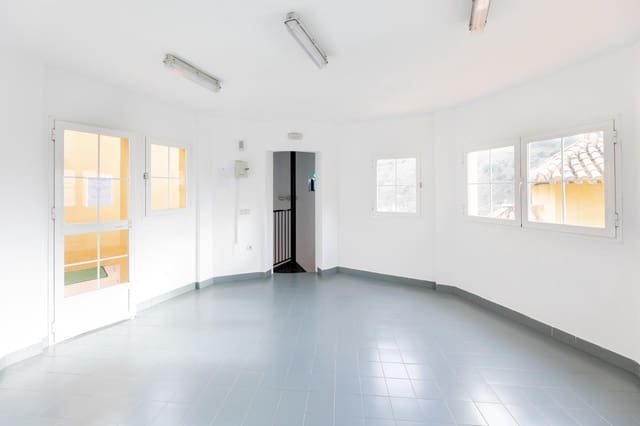 4 soveværelse Rækkehus til salg i Carretera de la Sierra, Granada by med swimmingpool garage - € 475.000 (Ref: 8857423)