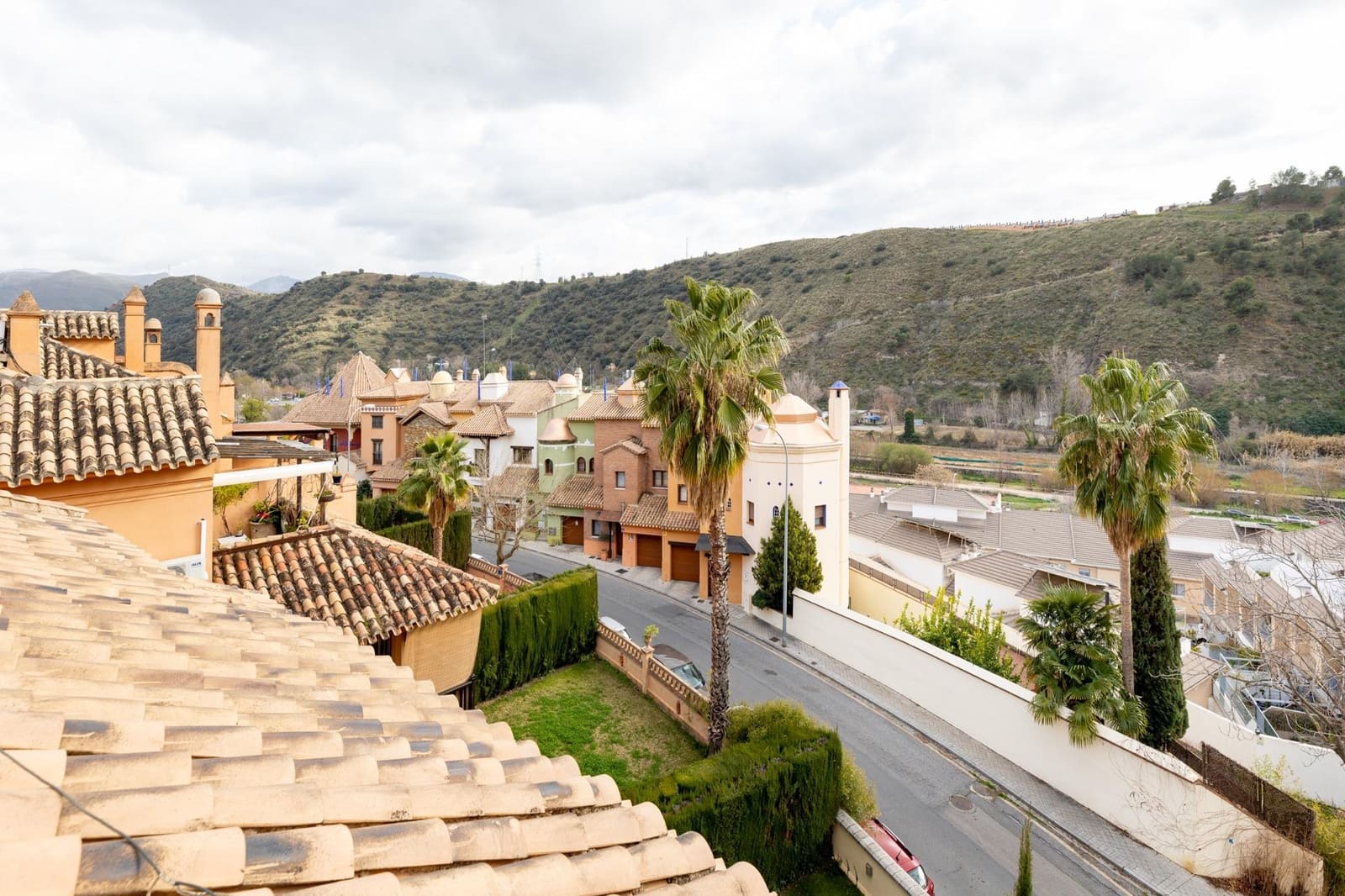 4 soveværelse Rækkehus til salg i Granada by med swimmingpool garage - € 475.000 (Ref: 8857423)