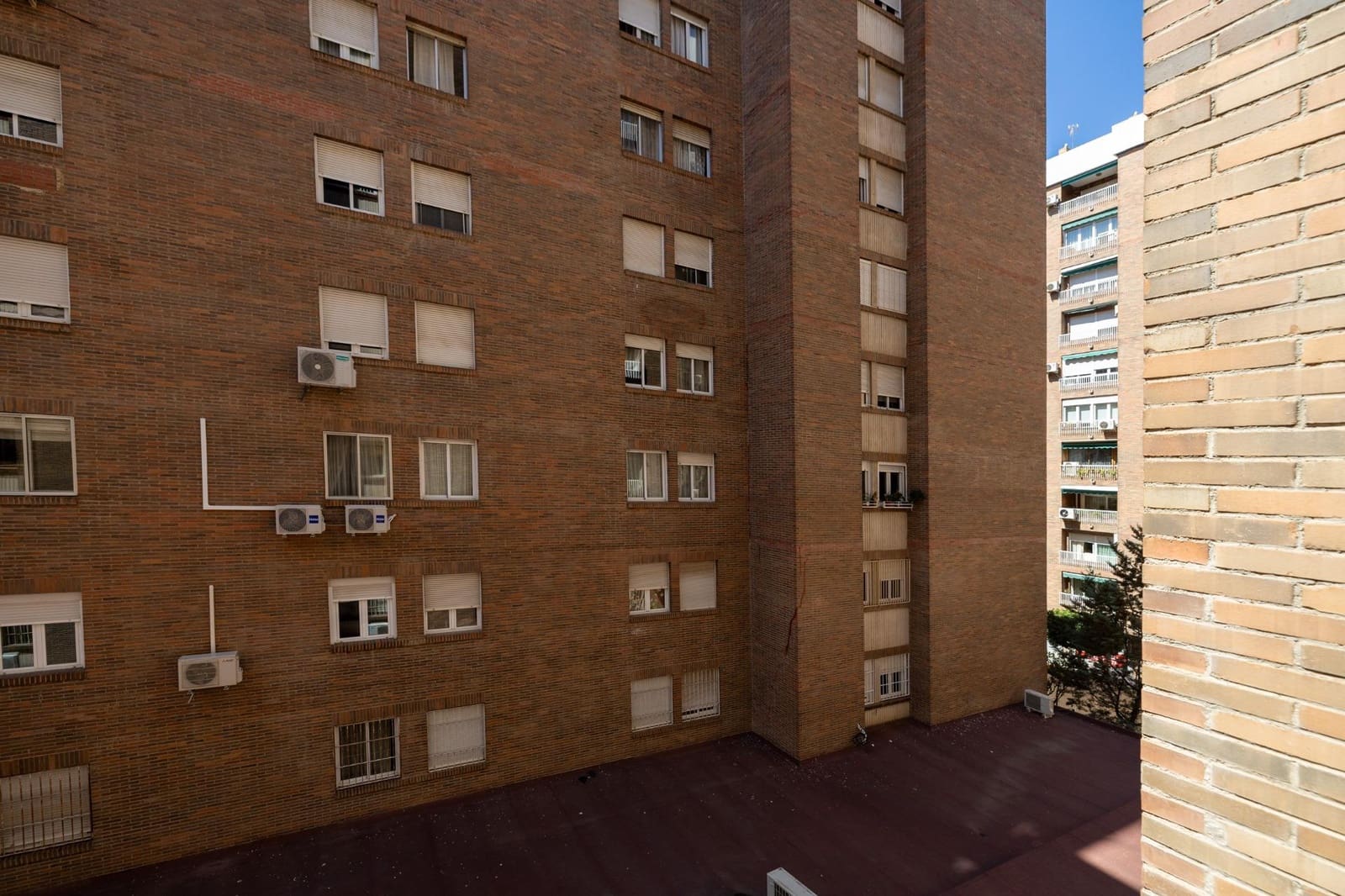 5 bedroom Flat for sale in Granada city with pool - € 395,000 (Ref: 8915477)