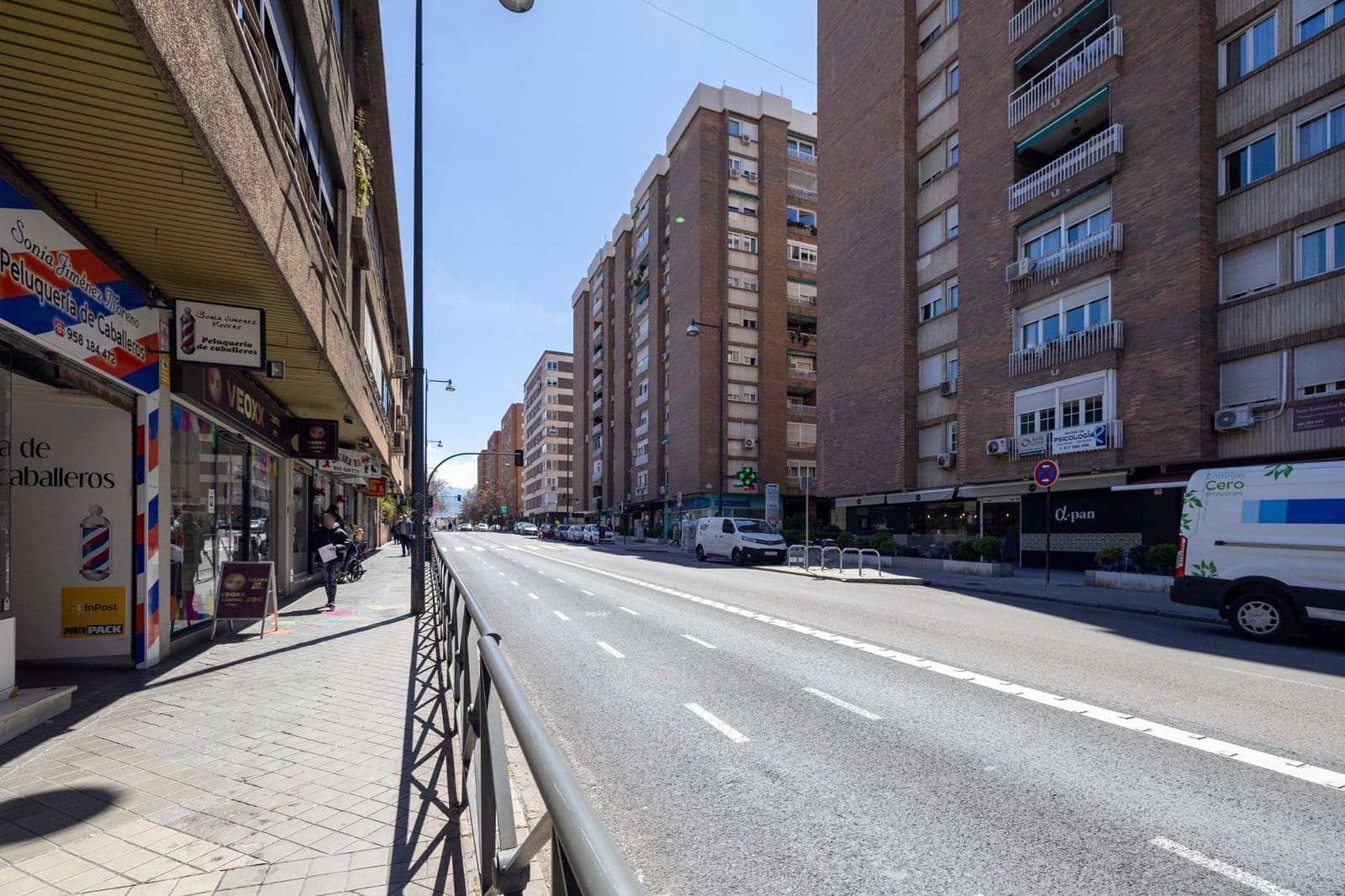 5 bedroom Flat for sale in Granada city with pool - € 395,000 (Ref: 8915477)