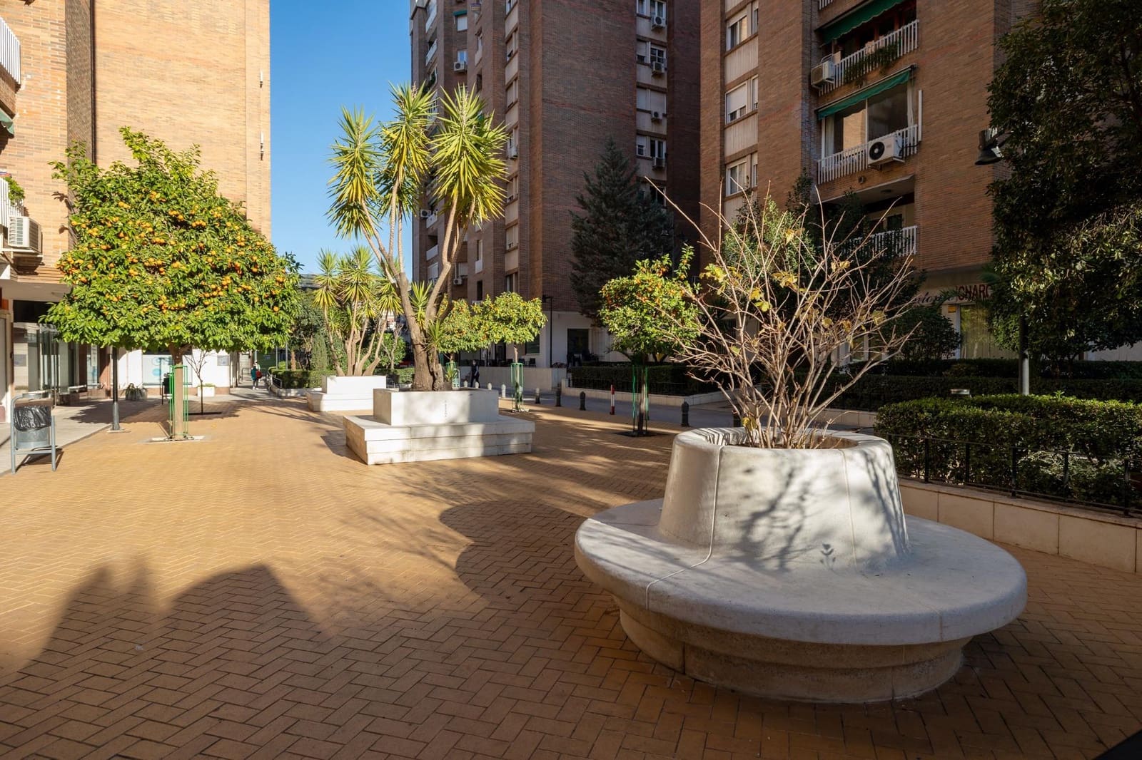 5 bedroom Flat for sale in Granada city with pool - € 395,000 (Ref: 8915477)