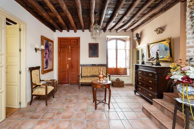 5 slaapkamer Villa te koop in Granada stad met garage - € 1.200.000 (Ref: 8915479)