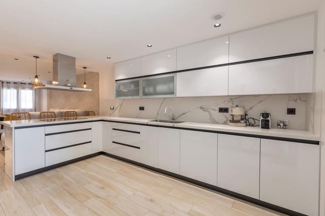 4 slaapkamer Rijtjeshuis te koop in Padul met zwembad garage - € 350.000 (Ref: 8943962)