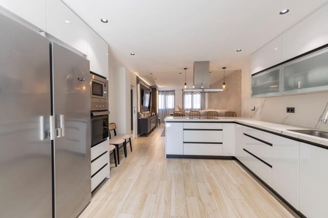 4 slaapkamer Rijtjeshuis te koop in Padul met zwembad garage - € 350.000 (Ref: 8943962)