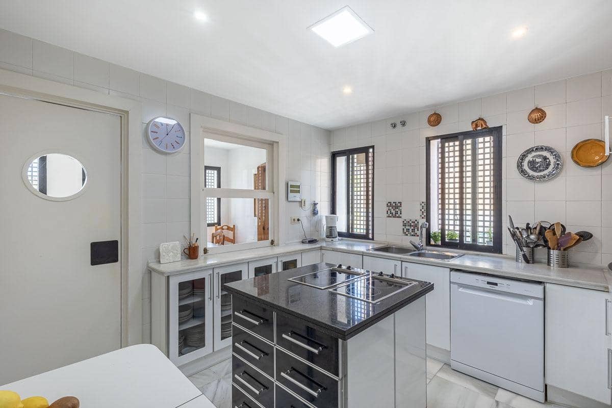 4 chambre Villa/Maison à vendre à Grenade ville avec garage - 775 000 € (Ref: 9007649)