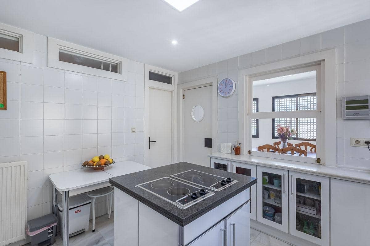 4 chambre Villa/Maison à vendre à Grenade ville avec garage - 775 000 € (Ref: 9007649)