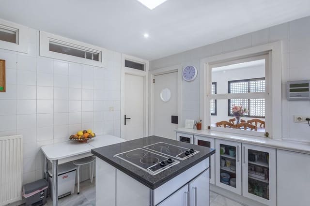 4 chambre Villa/Maison à vendre à Cervantes, Grenade ville avec garage - 775 000 € (Ref: 9007649)