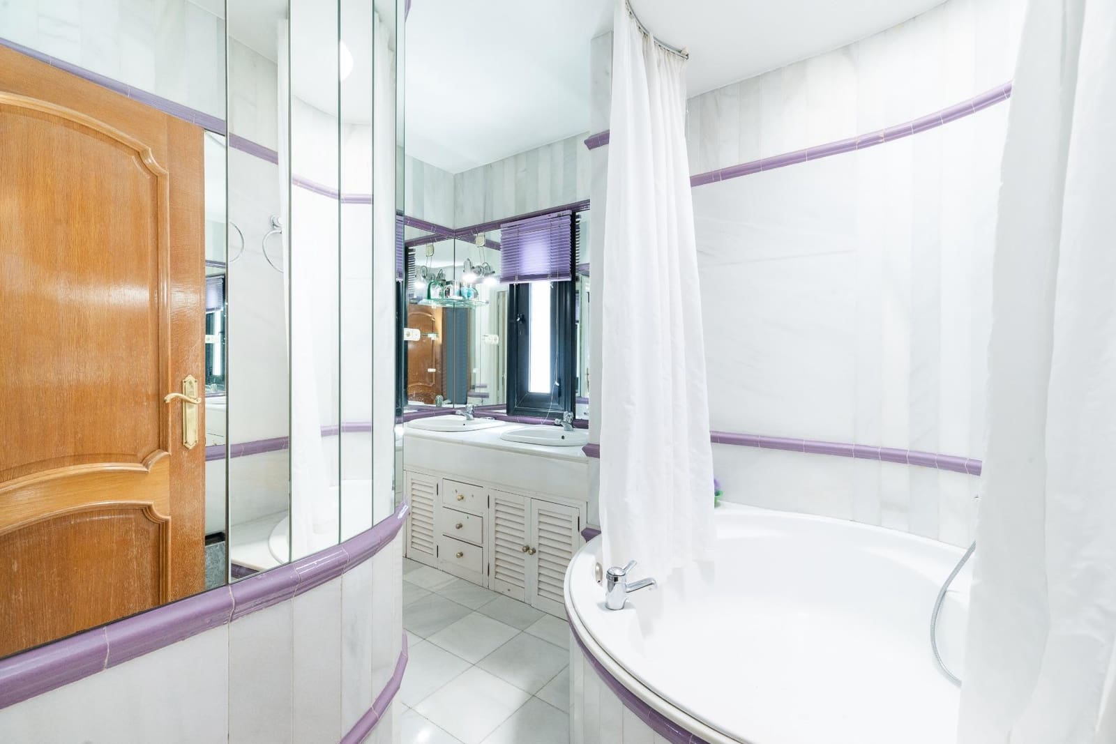 5 soverom Villa til salgs i Granada by med garasje - € 890 000 (Ref: 9012501)