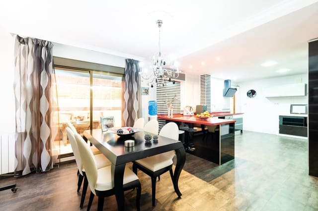 5 slaapkamer Halfvrijstaande villa te koop in Peligros met garage - € 380.000 (Ref: 9014655)