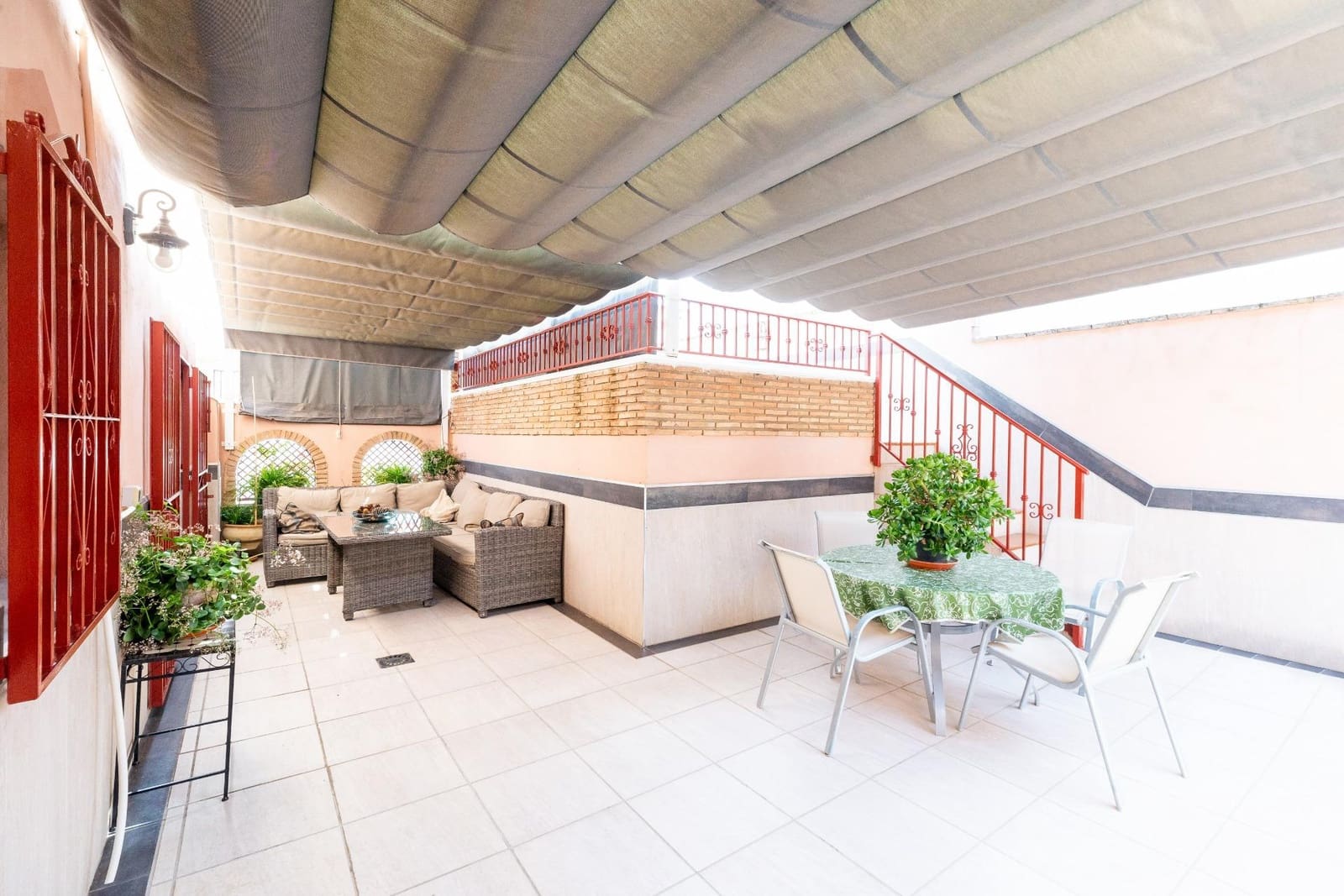 5 sypialnia Dom blizniak na sprzedaż w Peligros z garażem - 380 000 € (Ref: 9014655)