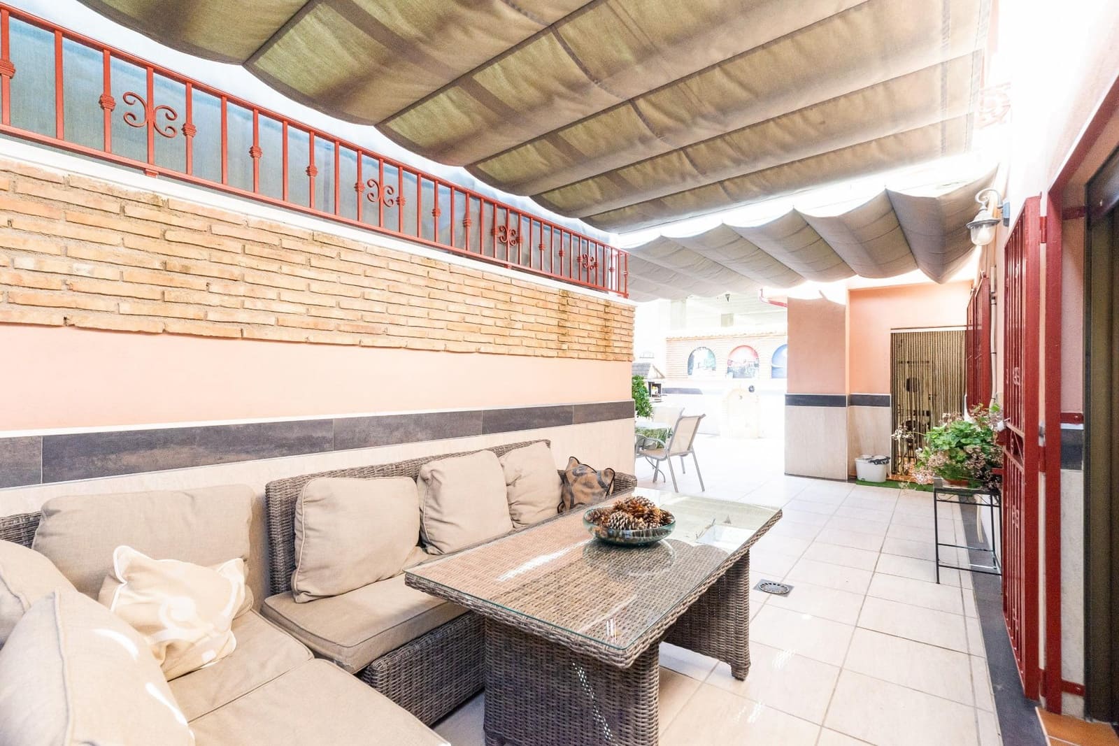 5 sypialnia Dom blizniak na sprzedaż w Peligros z garażem - 380 000 € (Ref: 9014655)