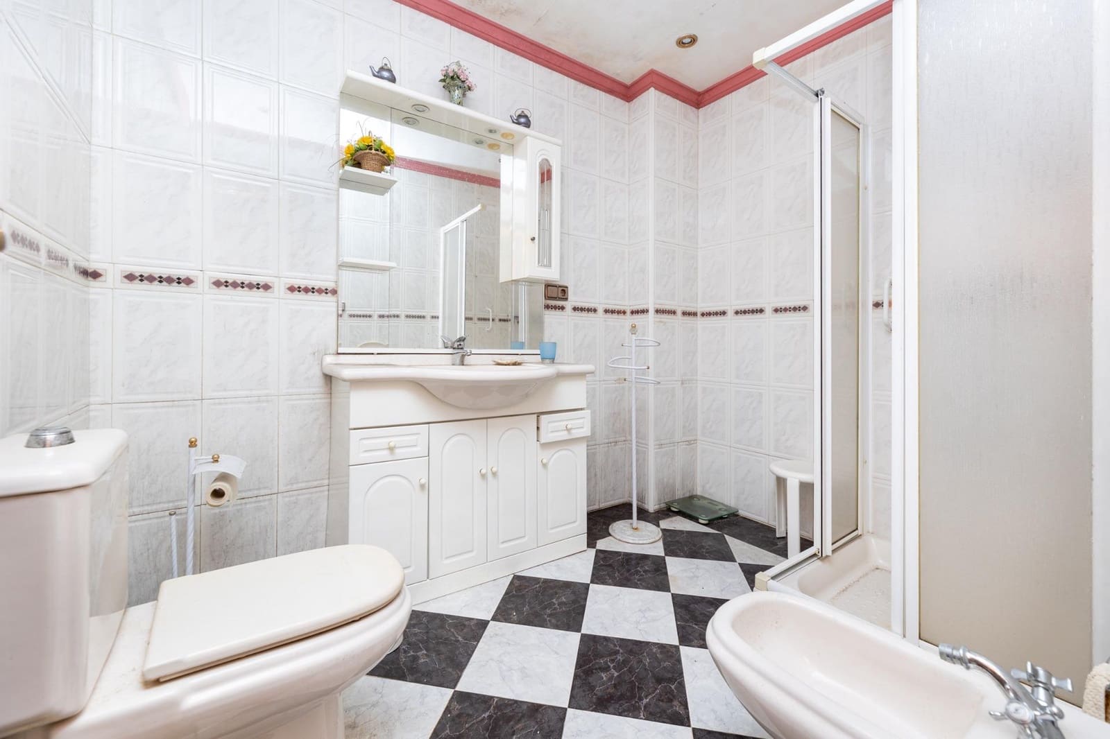 3 soveværelse Erhverv til salg i Granada by - € 469.000 (Ref: 9031341)