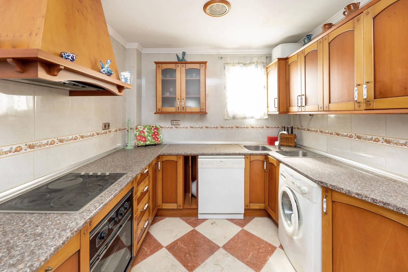 3 soveværelse Erhverv til salg i Granada by - € 469.000 (Ref: 9031341)