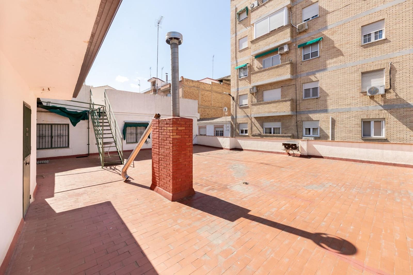 3 soveværelse Erhverv til salg i Granada by - € 469.000 (Ref: 9031341)