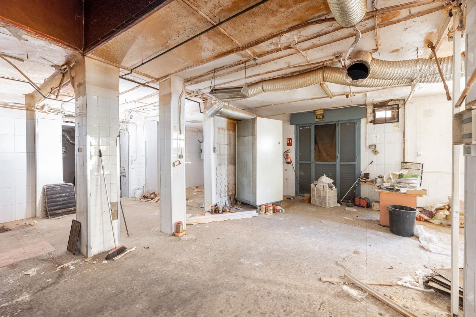 3 soveværelse Erhverv til salg i Granada by - € 469.000 (Ref: 9031341)