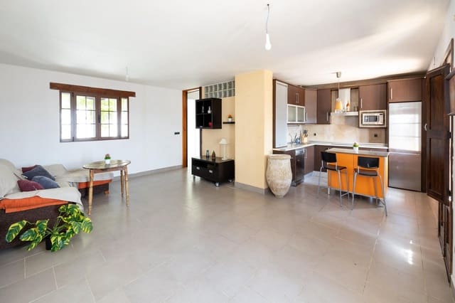 2 soveværelse Byhus til salg i Granada by - € 395.000 (Ref: 9034404)