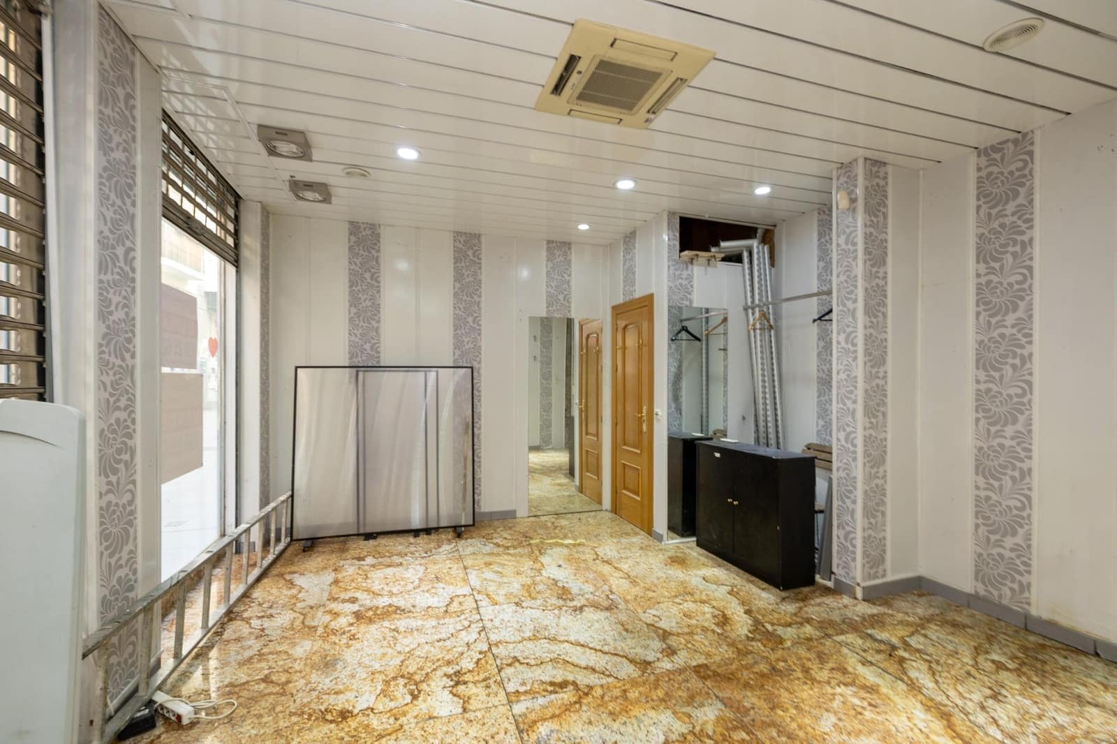 Erhverv til salg i Granada by - € 178.000 (Ref: 9081453)