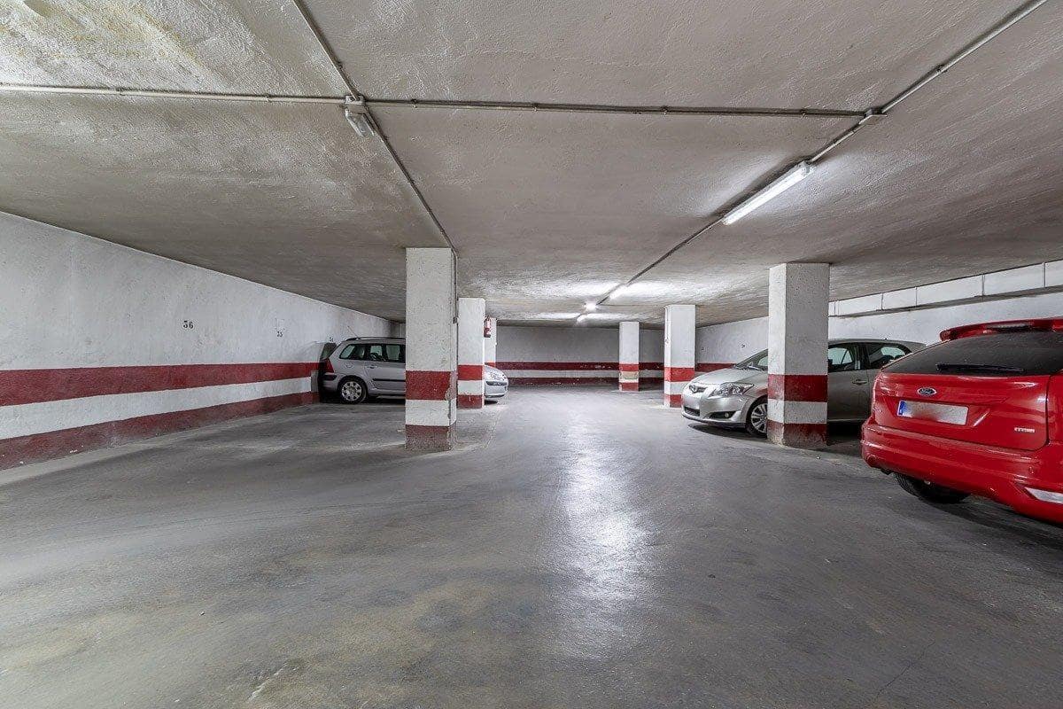 Garasje til salgs i Granada by - € 24 000 (Ref: 9081454)