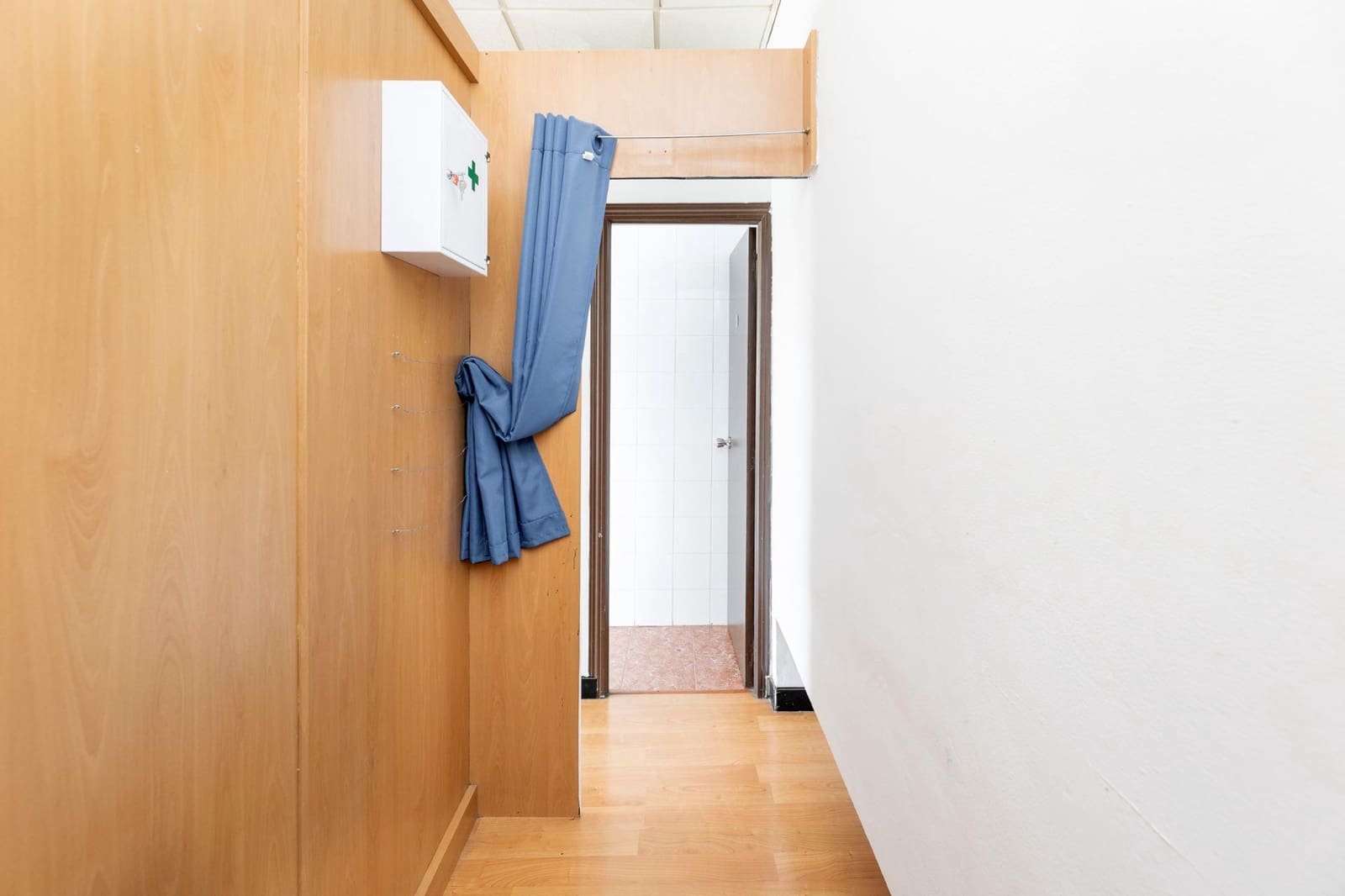 Commercial for sale in Granada city - € 49,900 (Ref: 9081455)