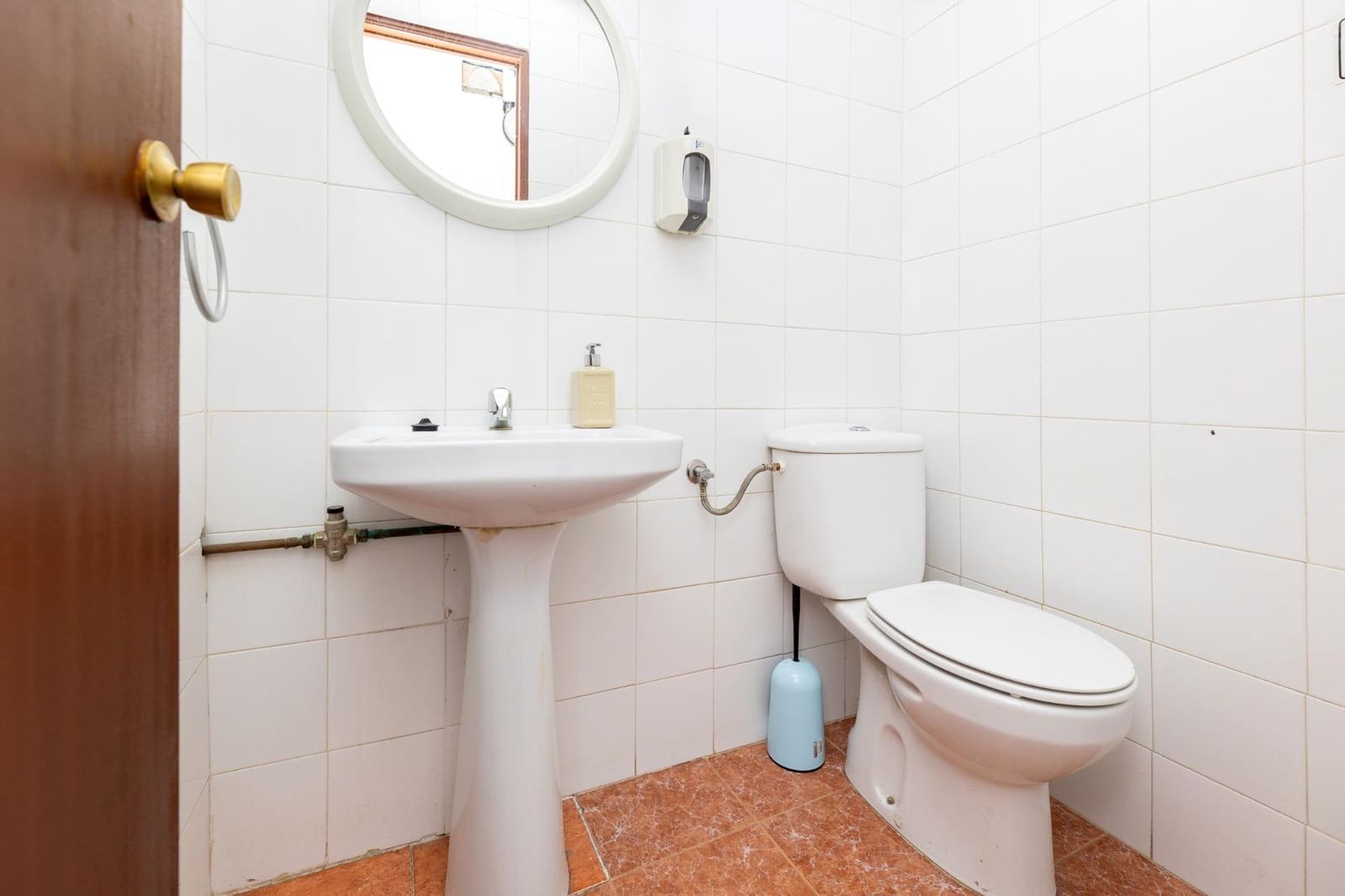 Commercial for sale in Granada city - € 49,900 (Ref: 9081455)