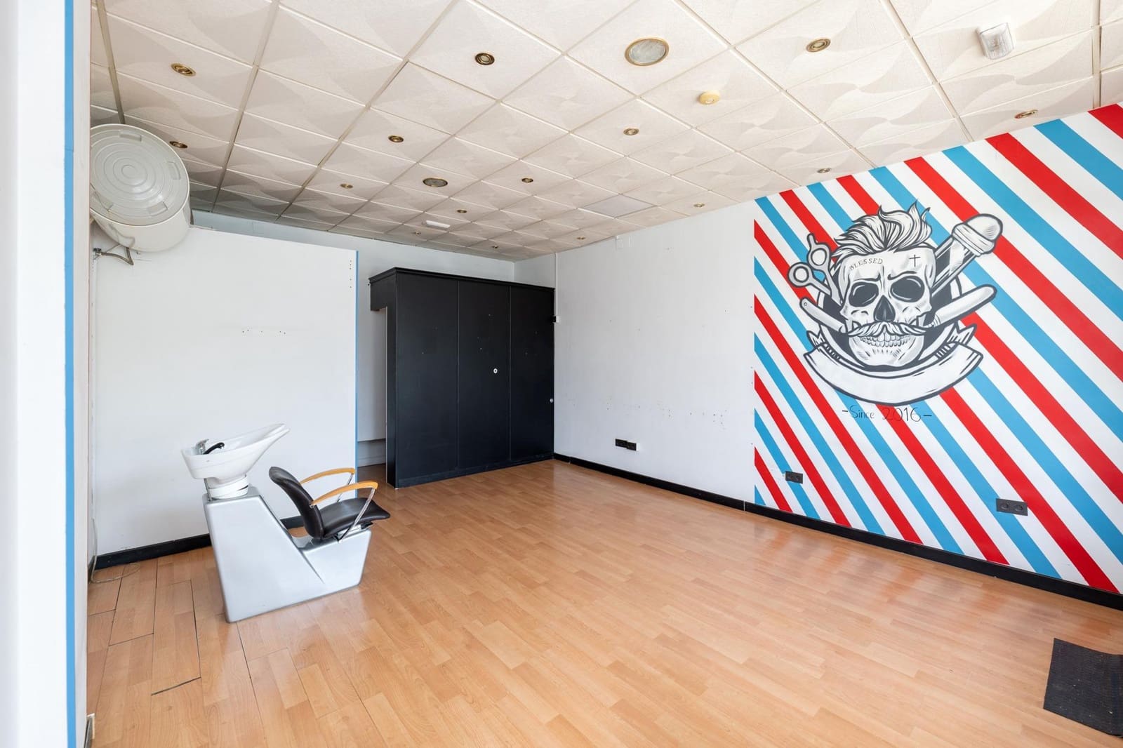 Commercial for sale in Granada city - € 49,900 (Ref: 9081455)