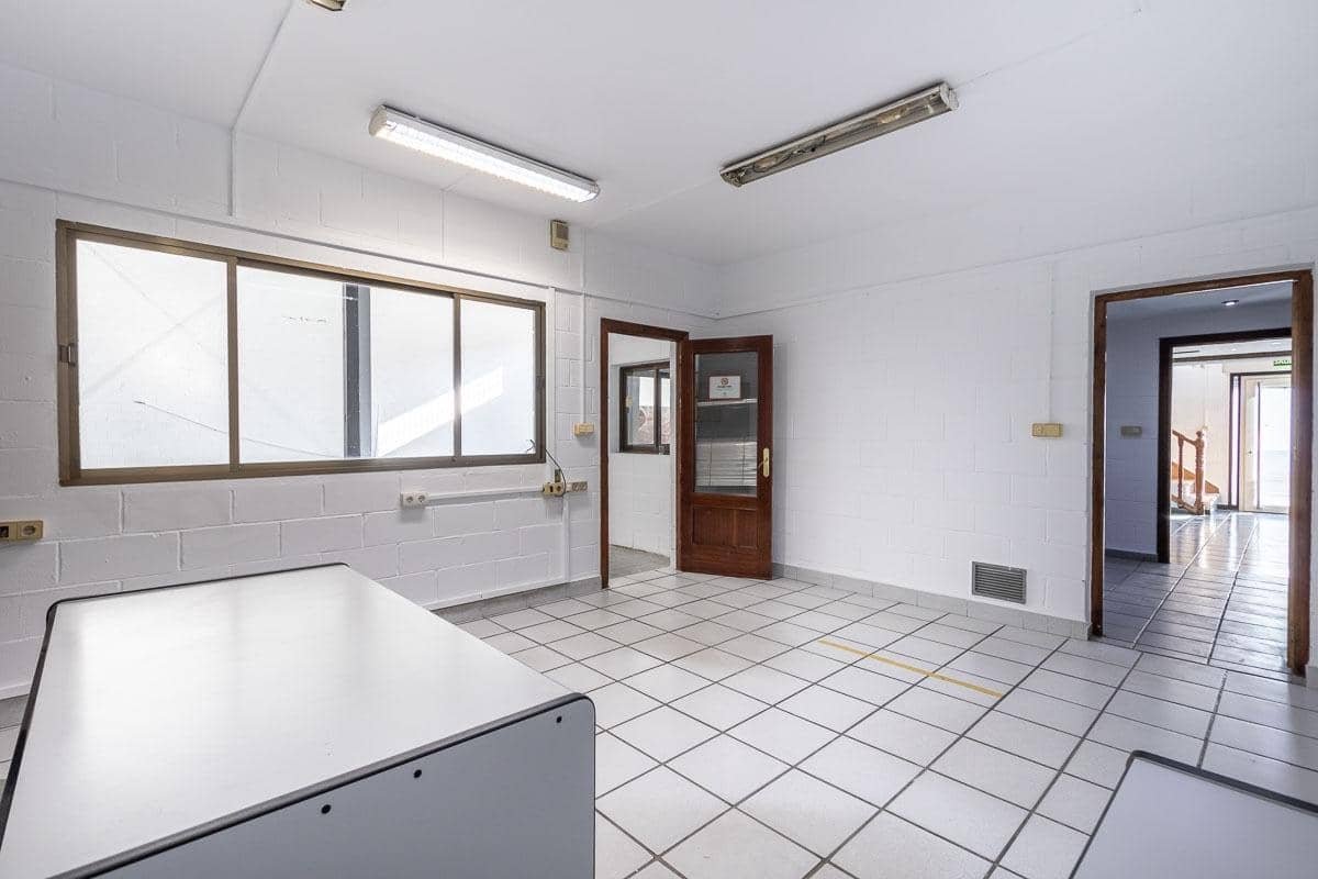 Virksomhed til salg i Ogijares med garage - € 665.000 (Ref: 9081457)