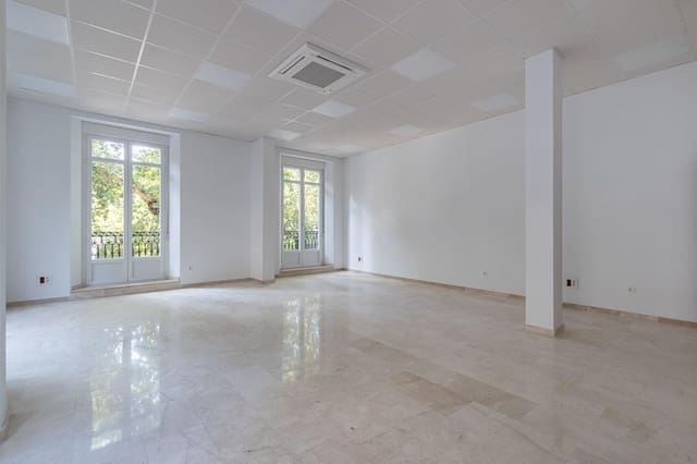 Kontor til leje i Granada by - € 1.175 (Ref: 9081459)