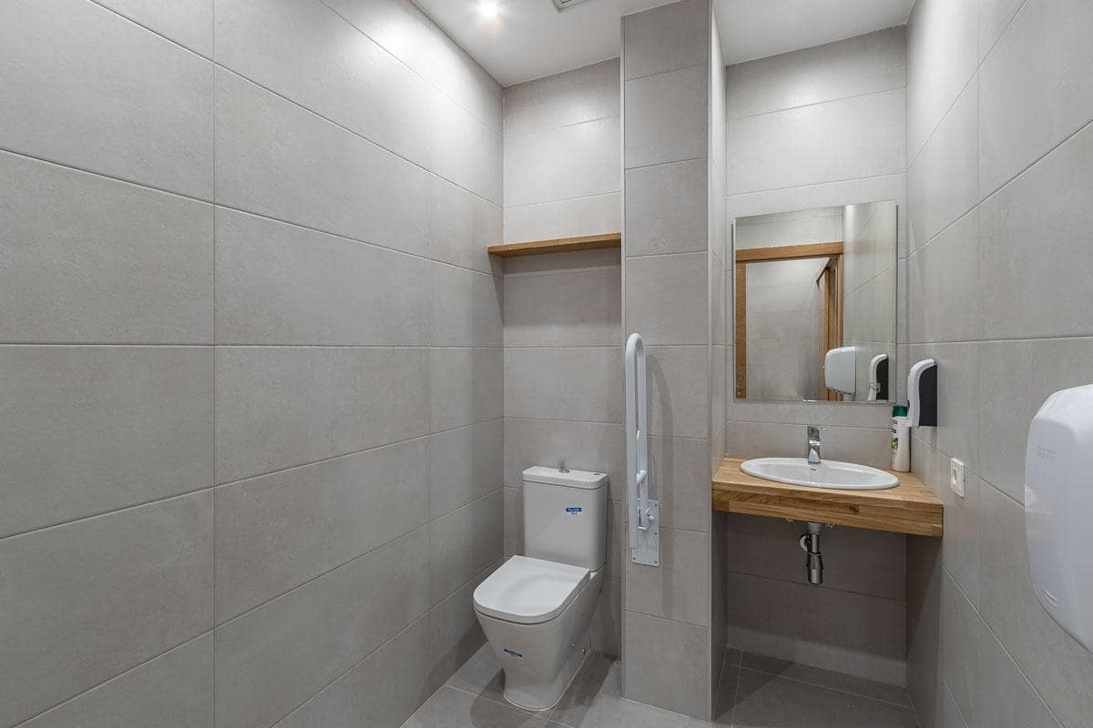 Oficina en Granada ciudad en alquiler - 750 € (Ref: 9081459)