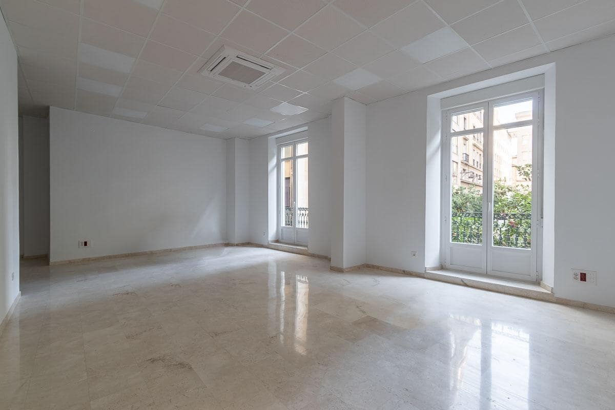 Oficina en Granada ciudad en alquiler - 750 € (Ref: 9081459)