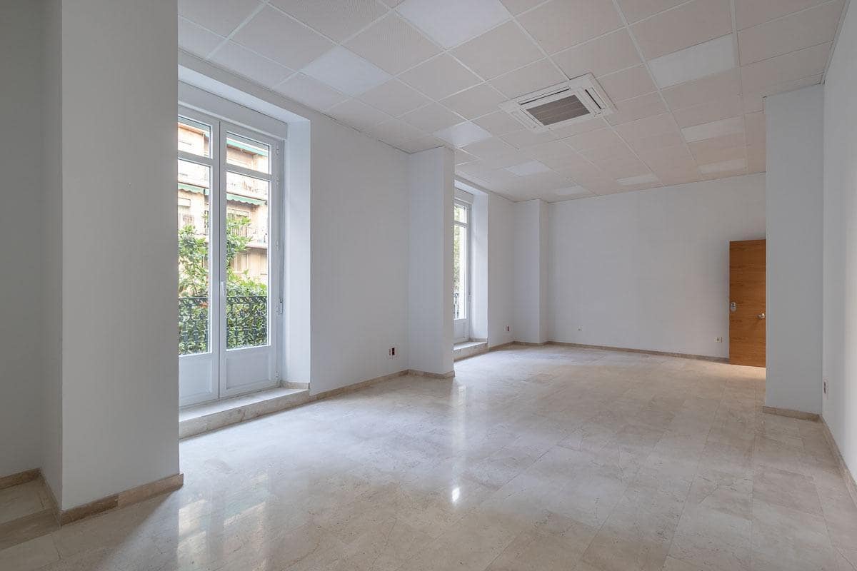 Oficina en Granada ciudad en alquiler - 750 € (Ref: 9081459)