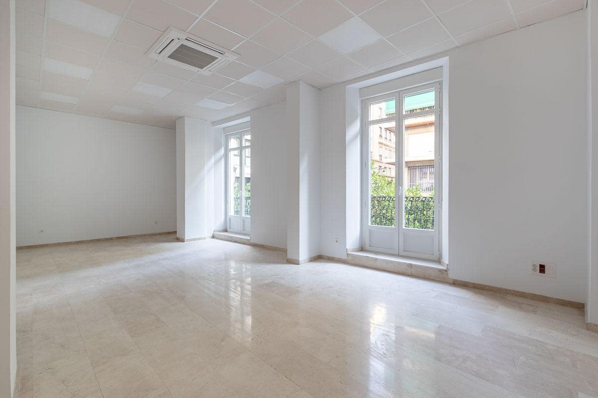 Oficina en Granada ciudad en alquiler - 750 € (Ref: 9081459)