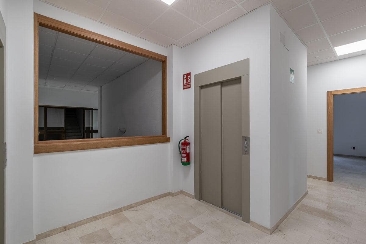 Oficina en Granada ciudad en alquiler - 750 € (Ref: 9081459)