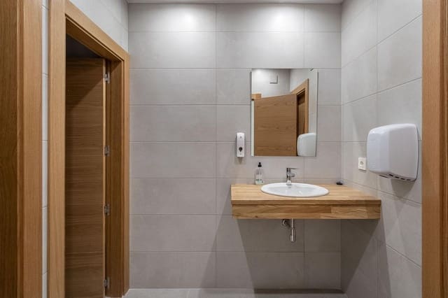 Office for rent in Granada city - € 750 (Ref: 9081459)