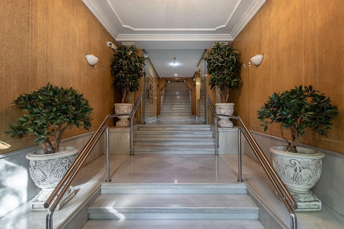 Oficina en Granada ciudad en alquiler - 750 € (Ref: 9081459)