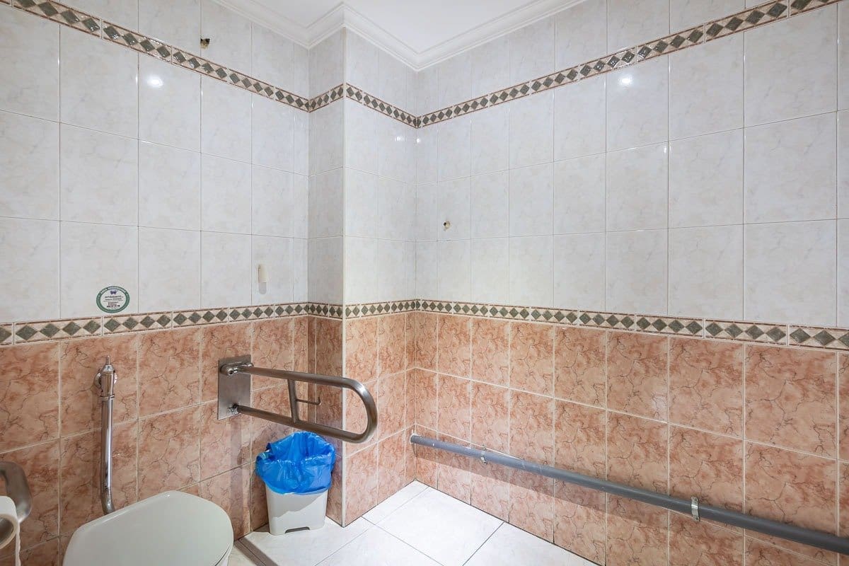 Commercial for sale in Granada city - € 129,000 (Ref: 9081462)