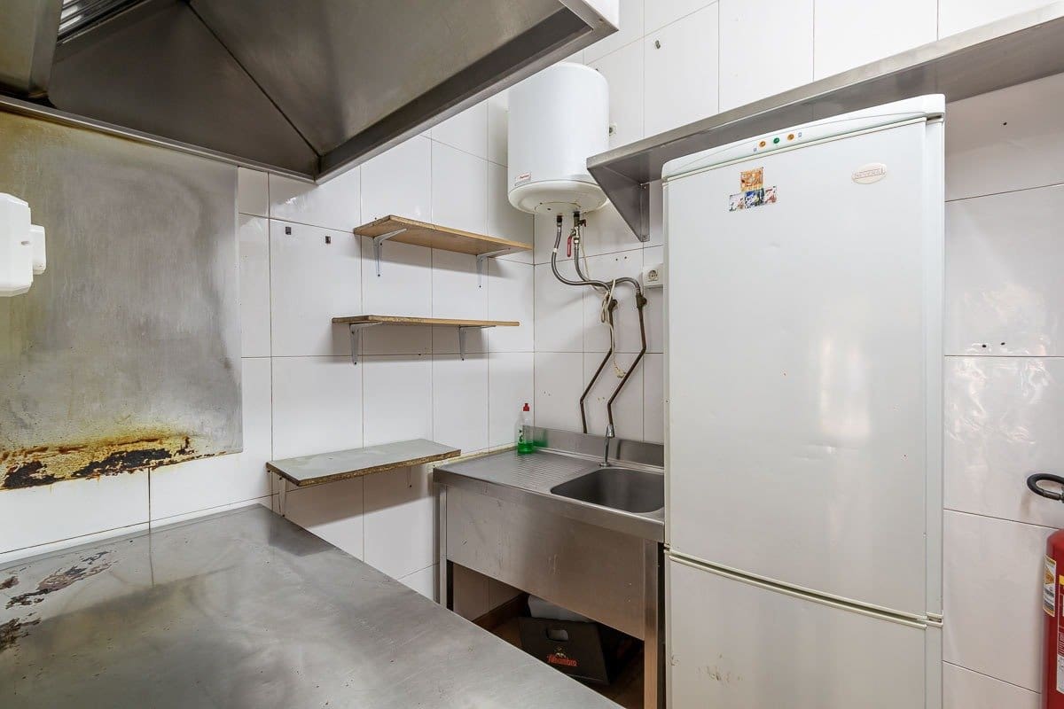 Commercial for sale in Granada city - € 129,000 (Ref: 9081462)