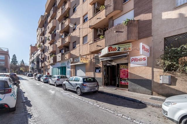 Commercieel te koop in Granada stad - € 129.000 (Ref: 9081462)