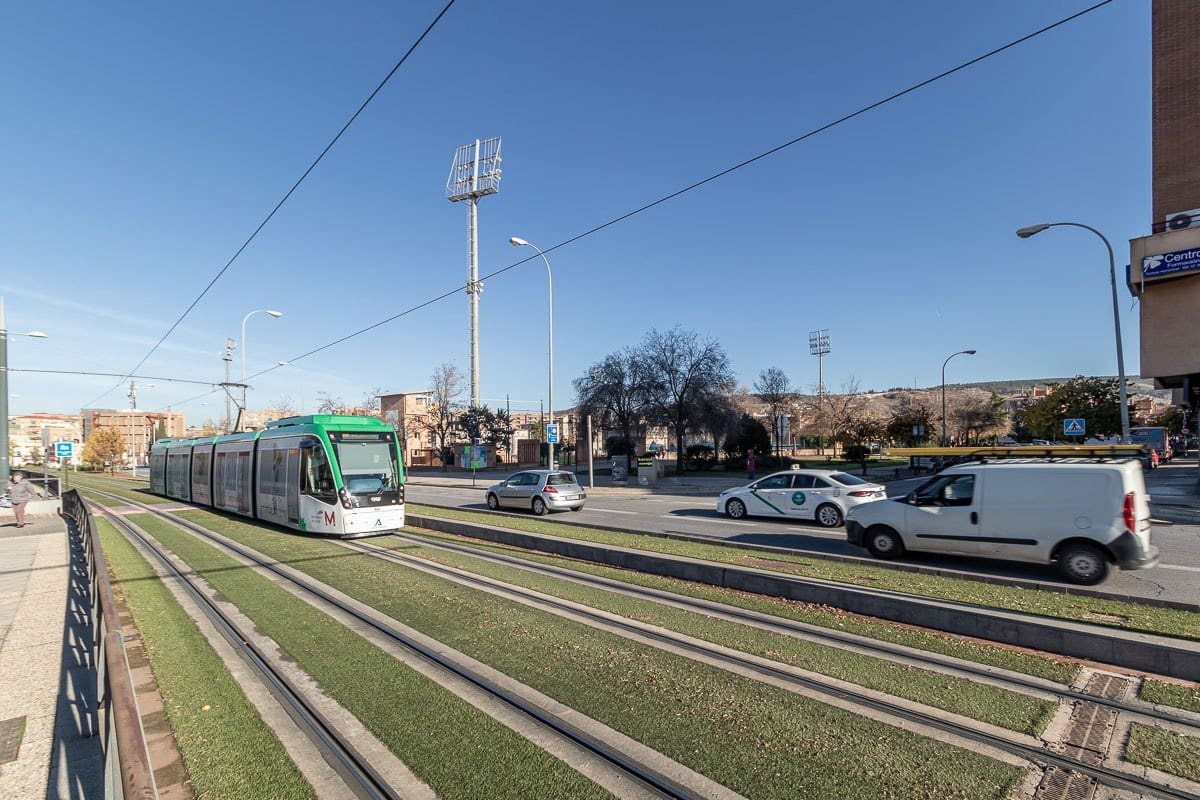 Commercial for sale in Granada city - € 129,000 (Ref: 9081462)