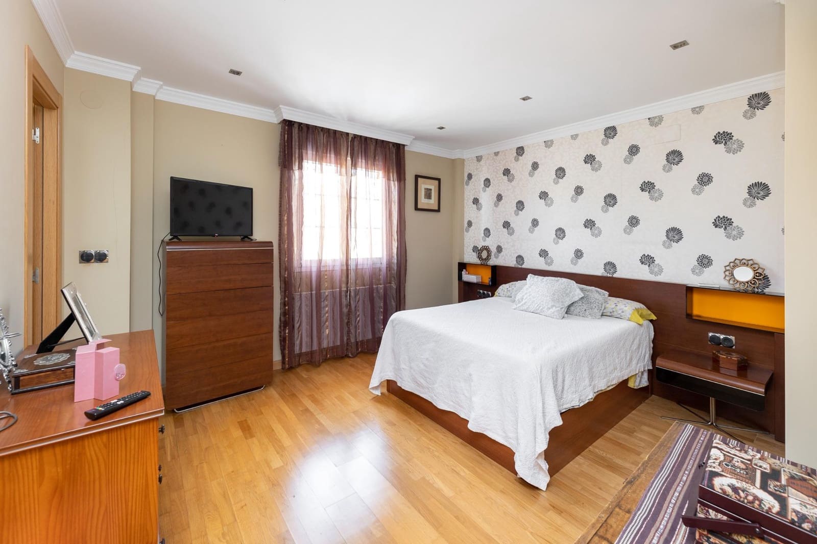 4 bedroom Villa for sale in Huetor Vega with pool garage - € 480,000 (Ref: 9089712)