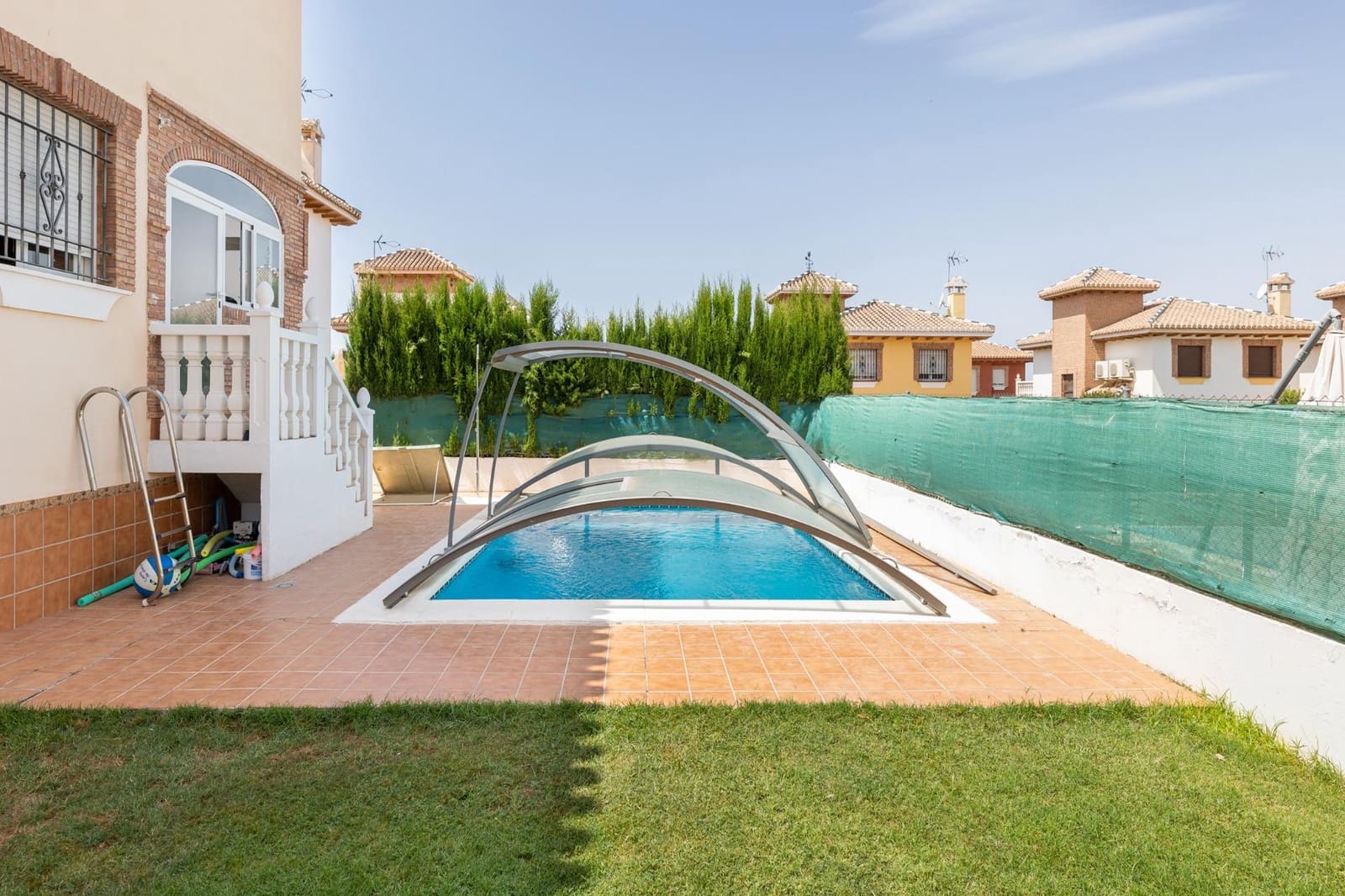 4 bedroom Villa for sale in Huetor Vega with pool garage - € 480,000 (Ref: 9089712)