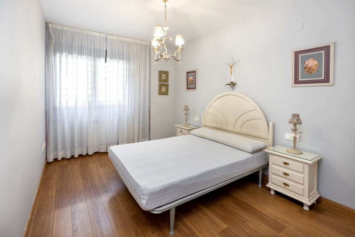 2 soveværelse Lejlighed til leje i Granada by med swimmingpool garage - € 1.350 (Ref: 9102827)