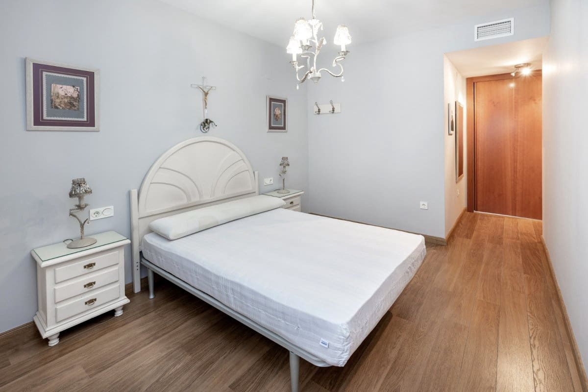 2 soveværelse Lejlighed til leje i Granada by med swimmingpool garage - € 1.350 (Ref: 9102827)